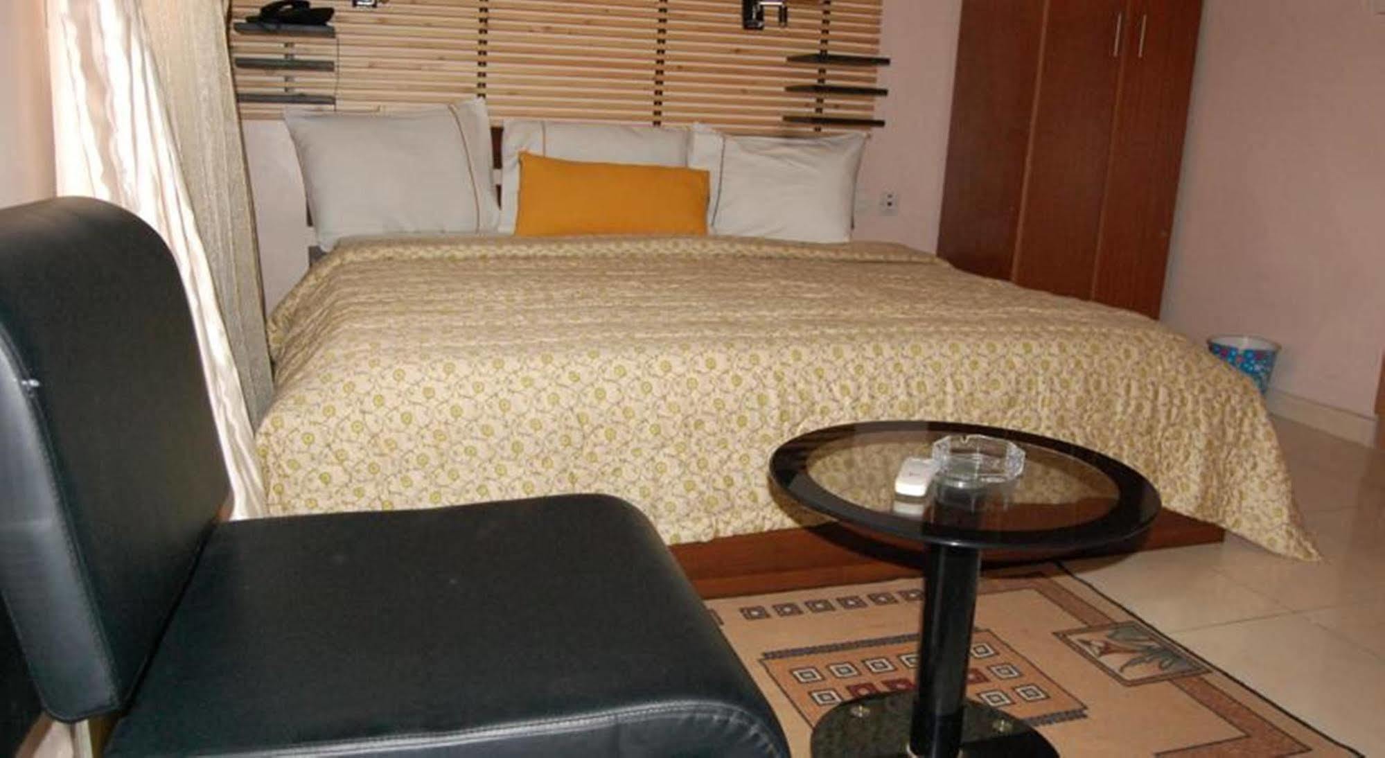 Encore Lagos Hotels And Suites Isolo Esterno foto
